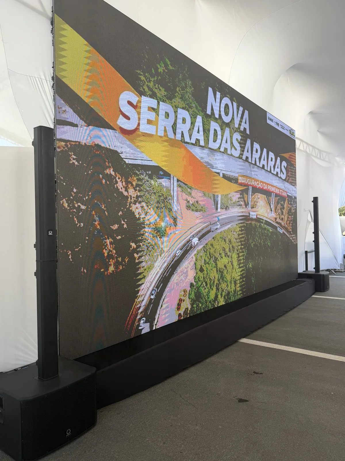 Painel de LED de grande formato em cerimônia